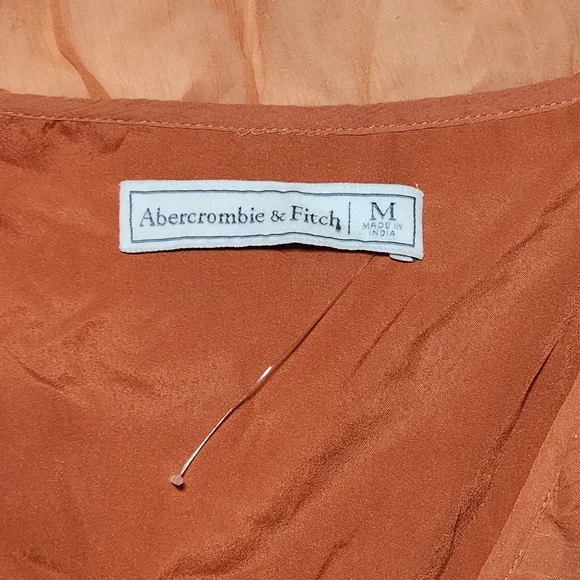 NWOT Abercrombie & Fitch Womens Sz M Blouse Top Rust Ruffle V Neck Puff Sleeves - Picture 3 of 7
